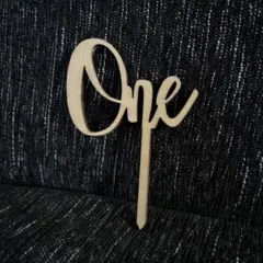 one ケーキトッパー