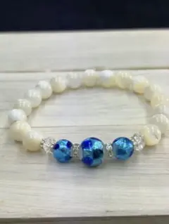 マザーオブパールとホタルガラスのブレスレット（ブルーorピンク）