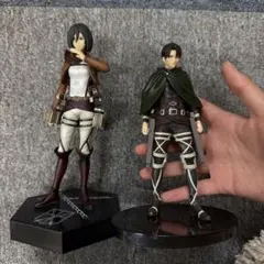 進撃の巨人　フィギュア　ミカサ & リヴァイ　フィギュア