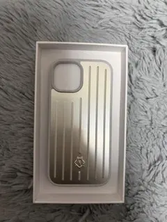 RIMOWA シルバー iPhone15ケースのサムネイル