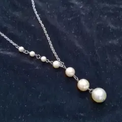 コットンパールのＶラインネックレス