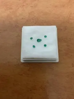 ルース　裸石　ミニミニエメラルド　５個　全部で0、8ct