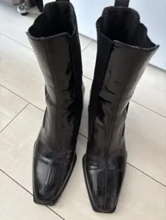 黒い光沢ショートブーツ