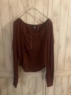 オフショルダー赤茶色長袖トップス