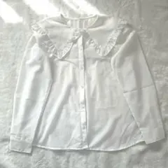 フリル付きホワイトシャツ 長袖 襟付き