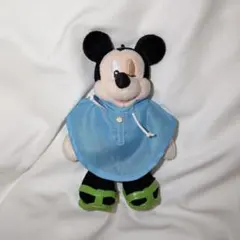 ディズニー　レインポンチョ　ミッキー　ぬいぐるみバッジ ディズニー ミッキーぬいぐるみバッヂ ウインク レインポンチョ - メルカリ