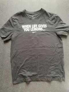 Nike Tシャツ 黒色 When Life Gives You Lemons
