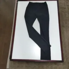 ポーラ黒 カジュアルパンツ