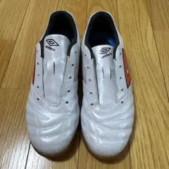 umbro kids ホワイト サッカー フットサルシューズ