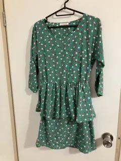 ペプラムワンピース ひざ丈ワンピース