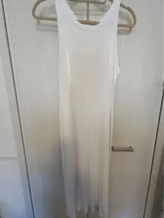 H&M タイトワンピース　ノースリーブ　白