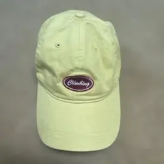 淡い黄色の刺繍ロゴキャップ