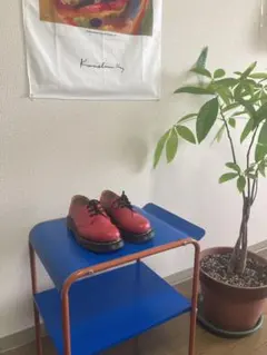 【夏の足元に映える！レアな赤ドクターマーチン｜UK3】