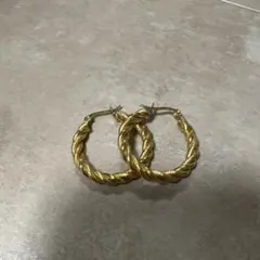 ゴールドツイストフープピアス