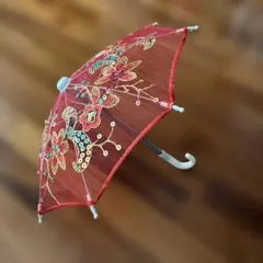赤い花柄刺繍の傘型インテリア小物