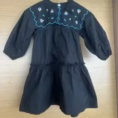 après les cours 黒の刺繍ワンピース