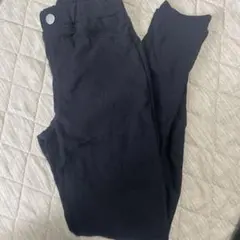 GU 黒スキニーストレッチパンツ　130センチ