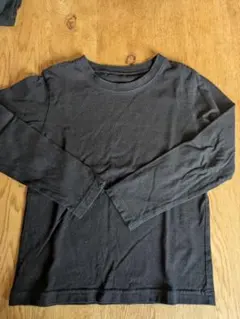 黒の長袖カットソー 　120cm