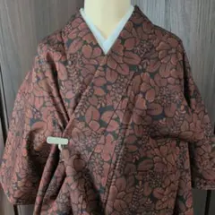 着物　大島紬　黒色　オレンジ色　花柄　しつけ糸付き