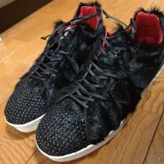 WHITE CASUALS ファースニーカー ブラック/レッドになります