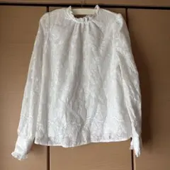 ホワイト刺繍長袖ブラウス