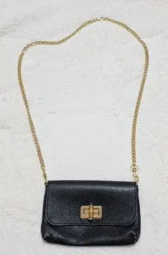 ブラックレザーショルダーバッグのサムネイル