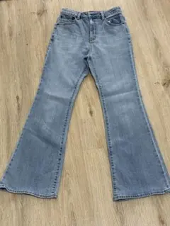 【GU】ハイウエストスリムフレアジーンズ　ライトブルー