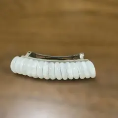 ホワイト波状ヘアクリップ バレッタ