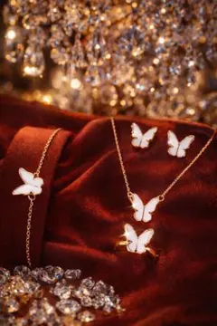 蝶モチーフ アクセサリー4点セット ネックレス ブレスレット 指輪 ピアス