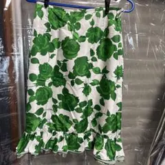 OZOC未使用品グリーンとホワイトの花柄ひざ丈フレアスカートサイズ38爽やか春夏