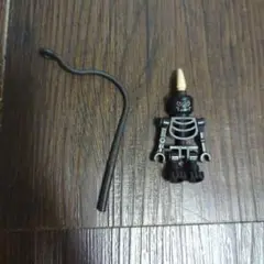 スケルトン　鞭つき