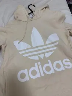 adidas トレフォイルロゴ パーカー ベージュのサムネイル