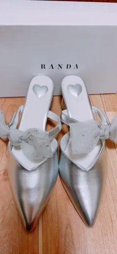 新品未使用RANDA 24,5cmハート刺繍シルバーリボンミュール