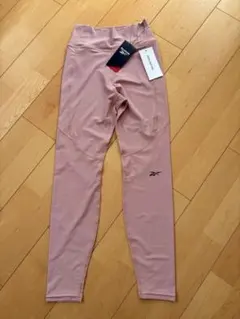 新品タグ付きReebok NATURAL BEAUTY BASIC ヨガパンツMのサムネイル