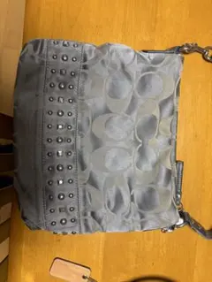 スタッズ ショルダーバッグ