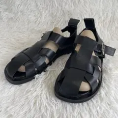 ZARA／レザーフラットグルカサンダル　ブラック　サイズ39 25㎝のサムネイル