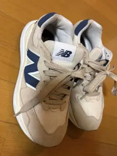 New Balance 5740 スニーカー　ベージュのサムネイル