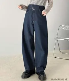 カープデニムパンツ　ブルー　濃いめ