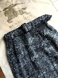 バーバリー ロンドン ⭐︎ ふわふわウール素材スカート　共生地ベルト付