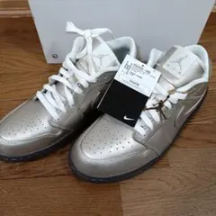 ゴールド スニーカー