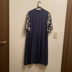 ネイビー 刺繍入りシースルー袖 ワンピース