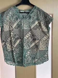 幾何学模様　レース　ノースリーブ　トップス　透け感　おしゃれ