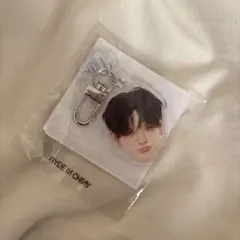 treasureヨシ顔アクリルキーホルダー哀