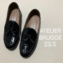 美品　atelier bruggeタッセルローファー　ブラックエナメル23.5のサムネイル