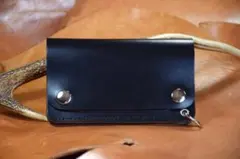 Horween社 クロムエクセル トラッカーウォレット ミドルサイズ 黒 茶芯