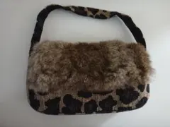 ★ビンテージ ★　毛皮の蓋つき、本体はすべてビーズのバッグ★