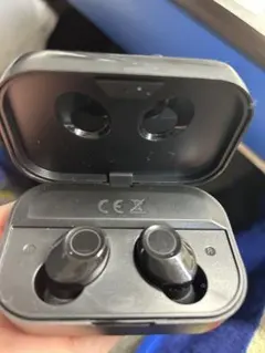 ブラック ワイヤレスイヤホン 充電ケース付き