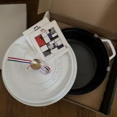 美品 ストウブ 26cm ホワイト ピコココットラウンドシャローシリーズ 000000005898_5zz44Xt.jpg