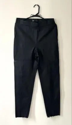 ZARAフェイクレザーパンツ(新品)