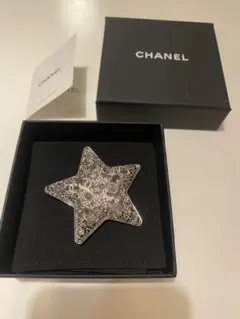 香奈兒胸針
